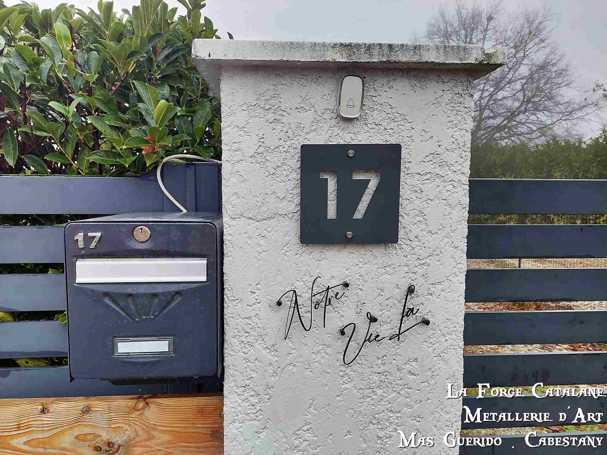 ecriture decoupe au laser forge catalane.jpg